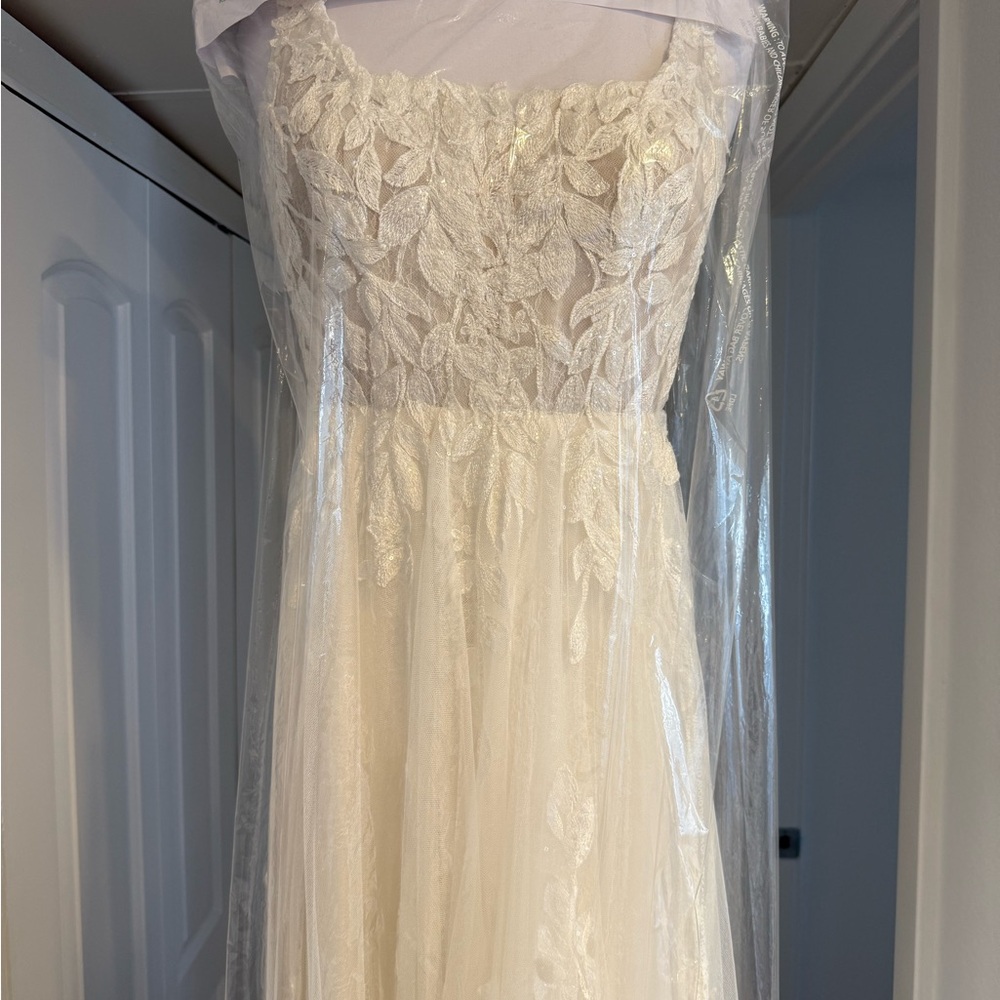 Elegant Lace Wedding Dress